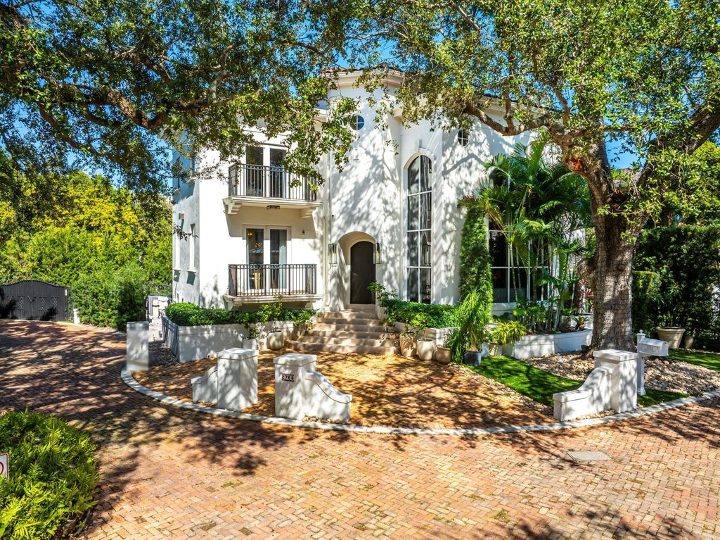 Photo of 2765 Brickell Court, Miami, FL 33129 (MLS # F10550028)