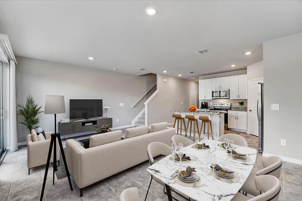 5748 SE Edgewater Circle