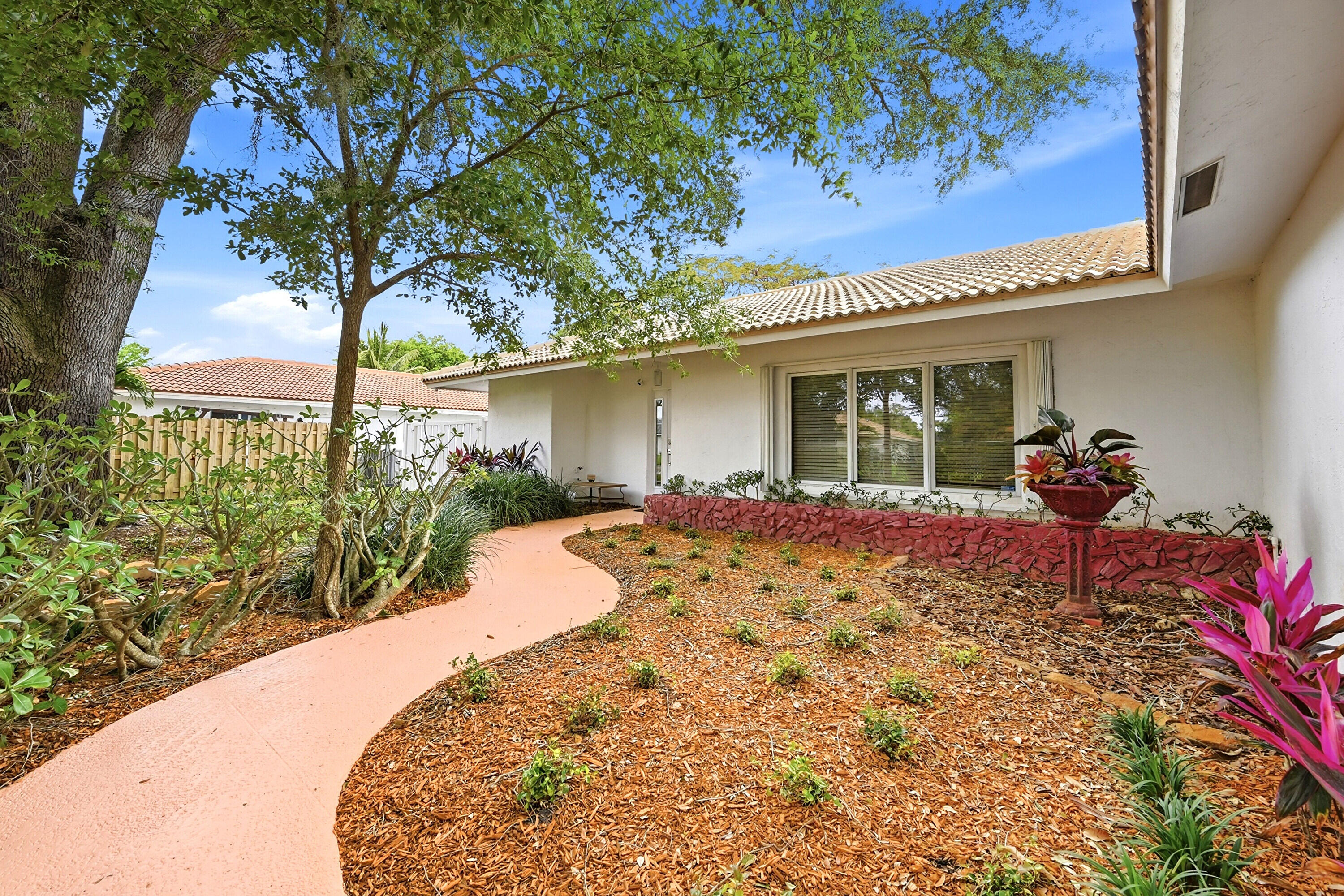 SHADOW WOOD - Residential