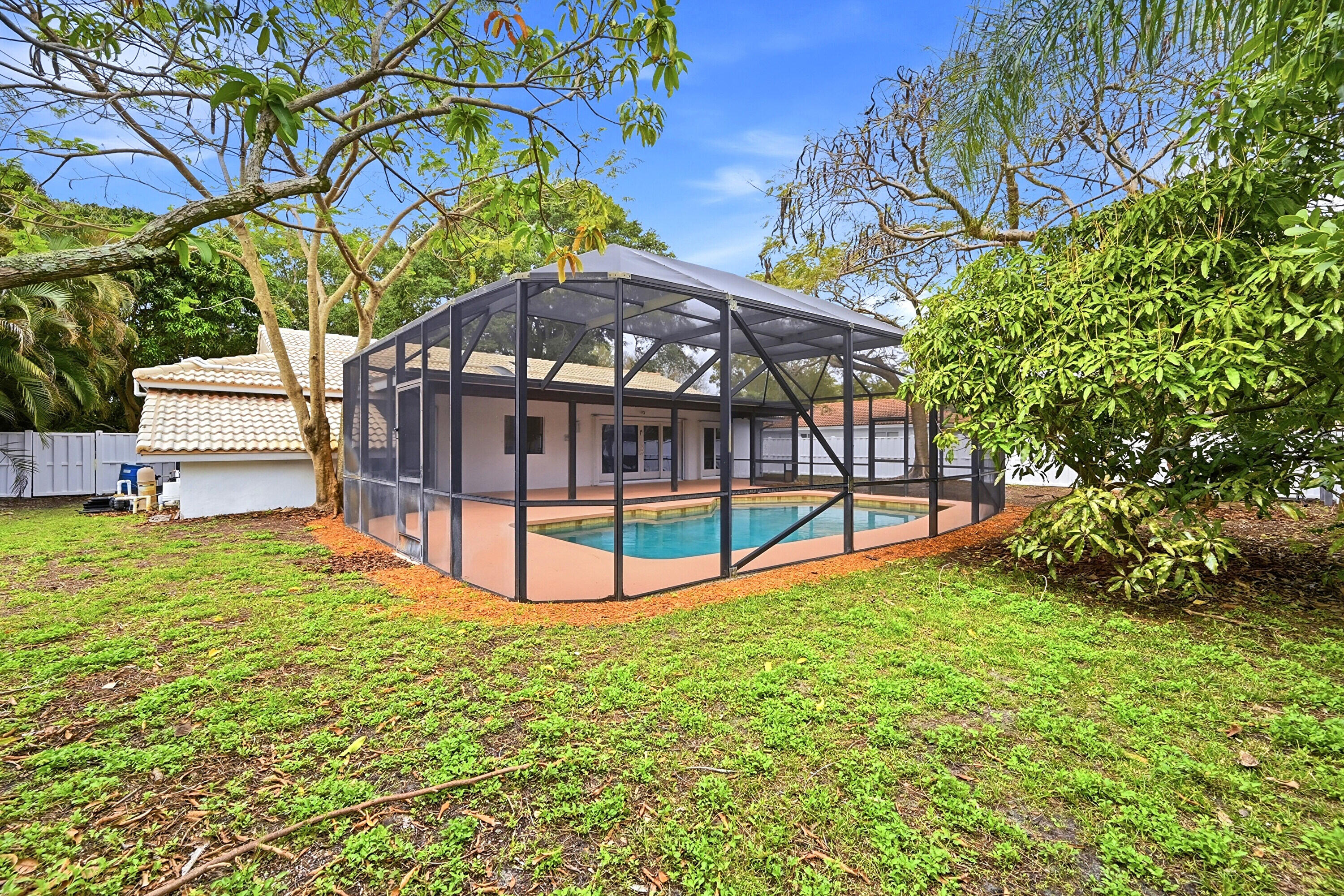 SHADOW WOOD - Residential