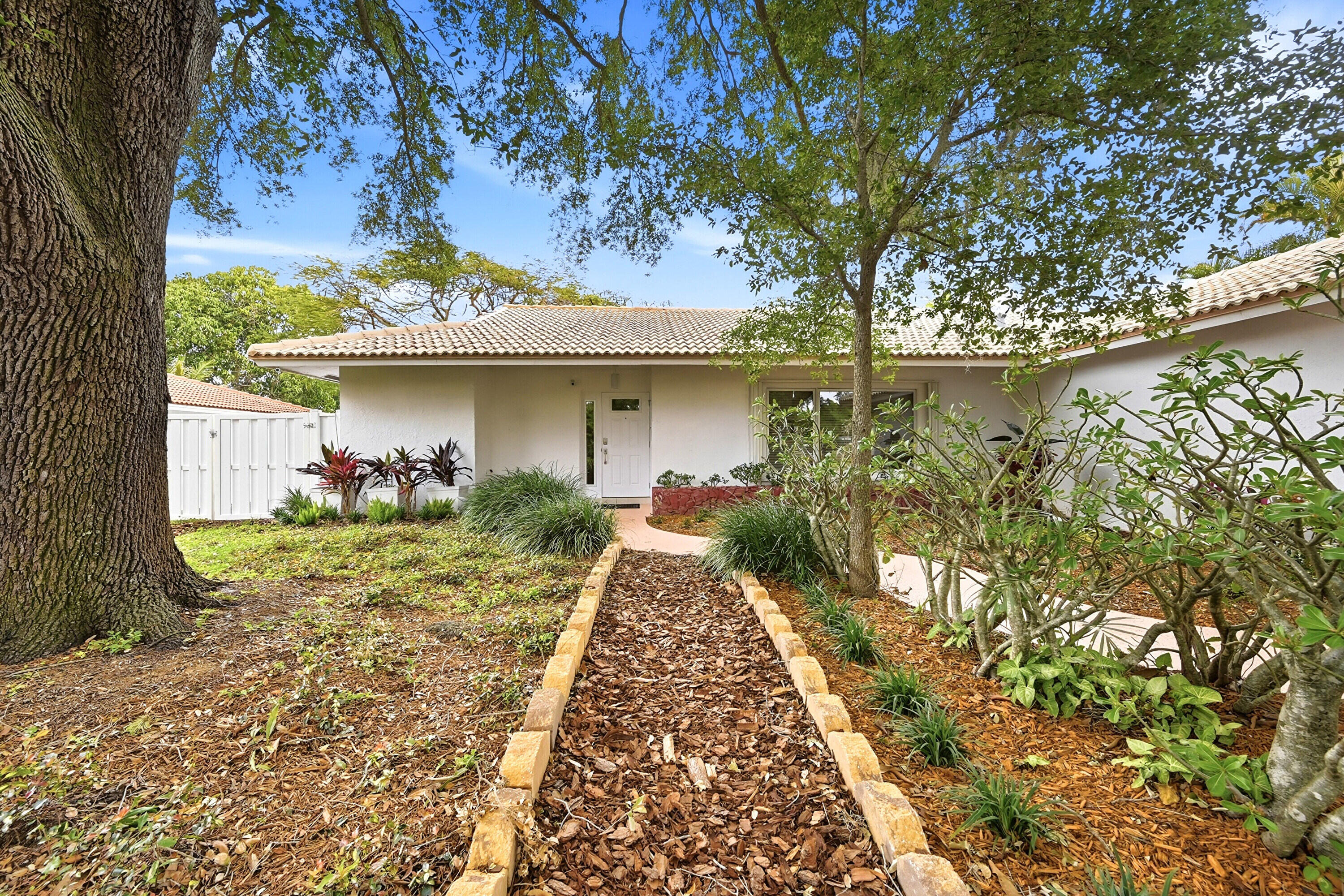 SHADOW WOOD - Residential