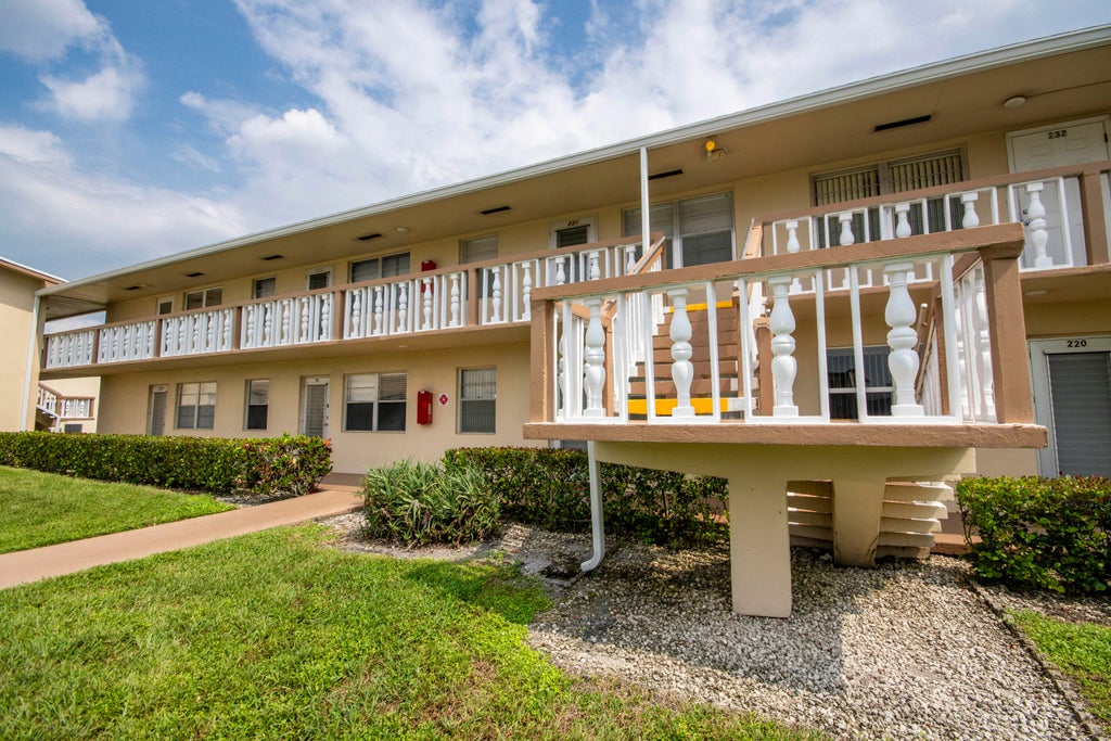 Photo of 231 Chatham K #231, West Palm Beach, FL 33417 (MLS # B26087353)
