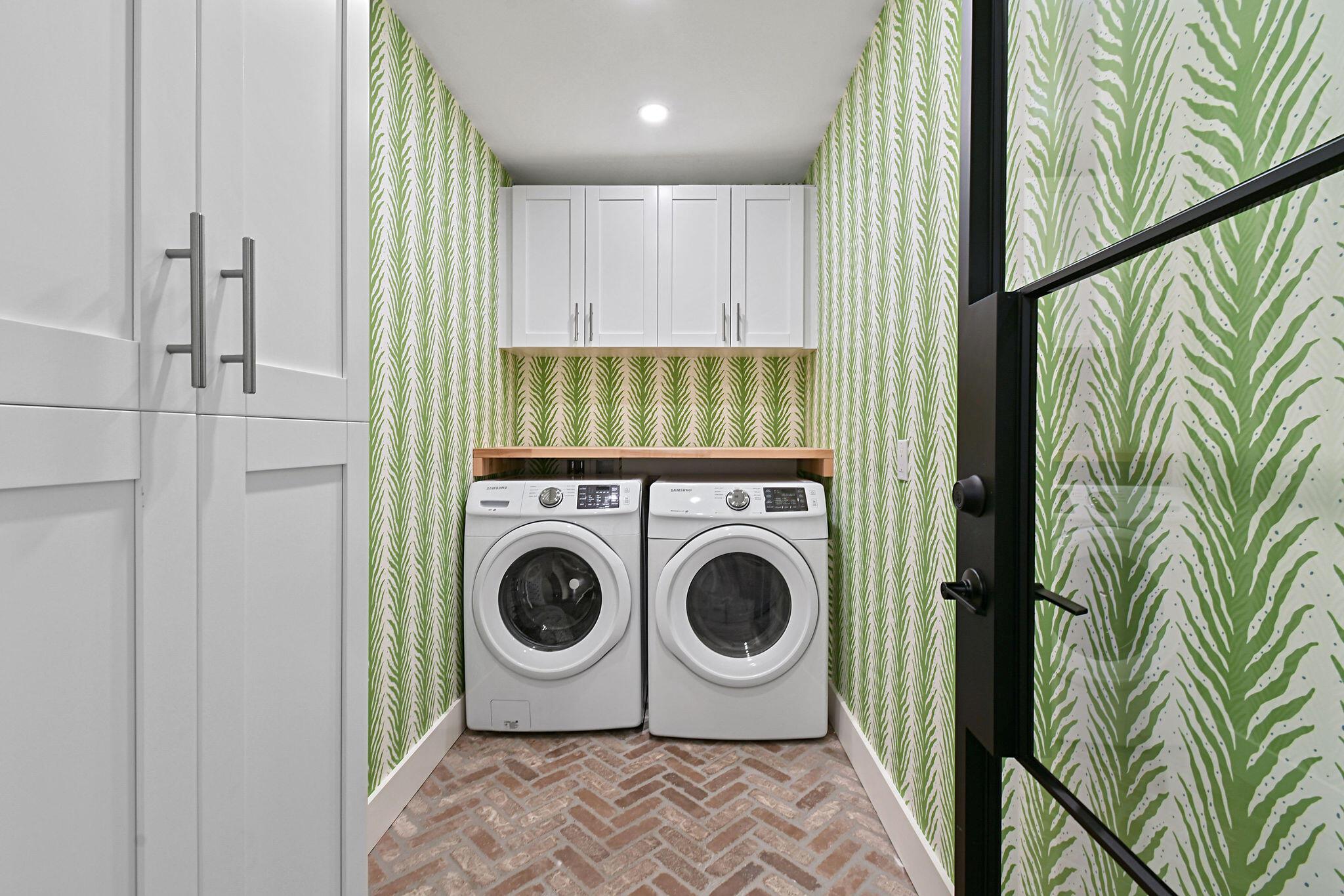 WORTH COURT - Residential