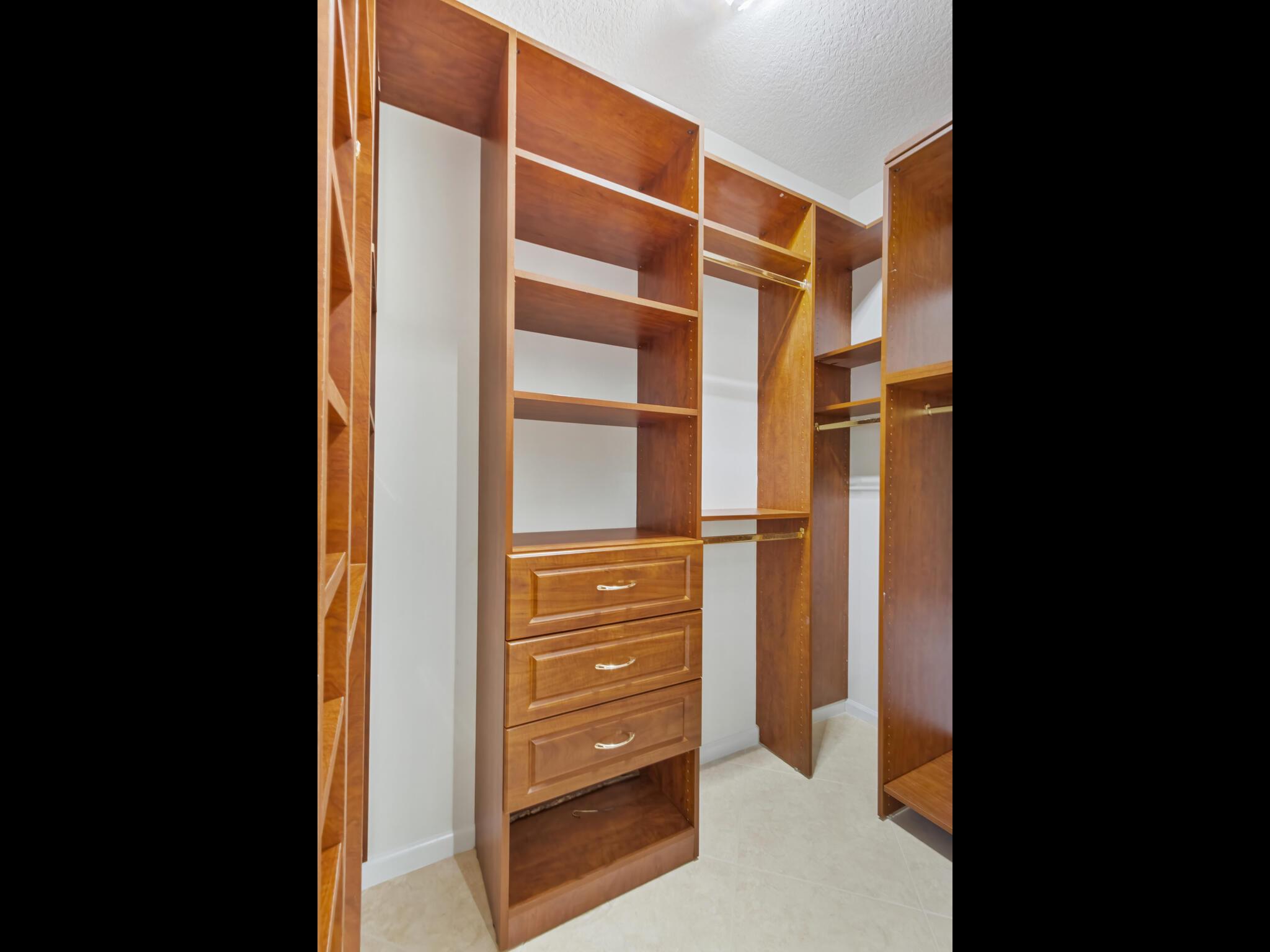 VALENCIA ISLES 2 - Residential