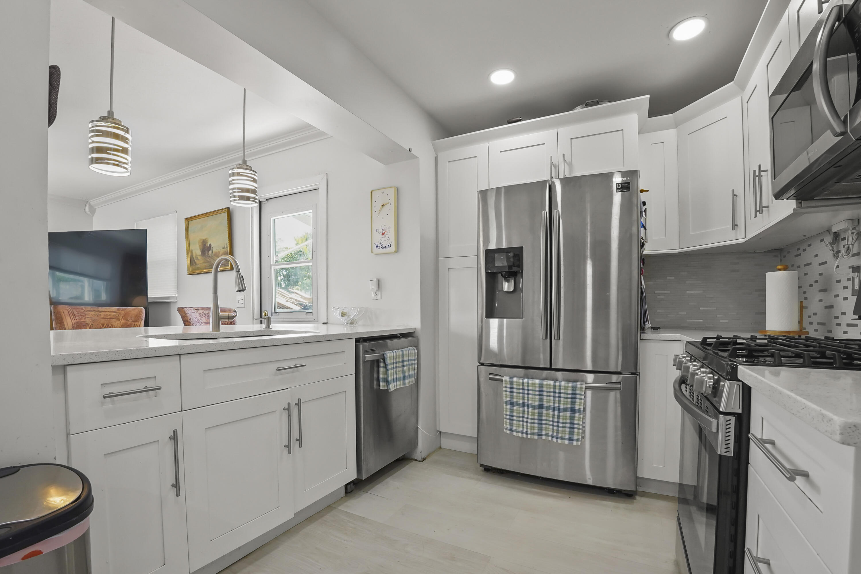 1737 N 14th Avenue N