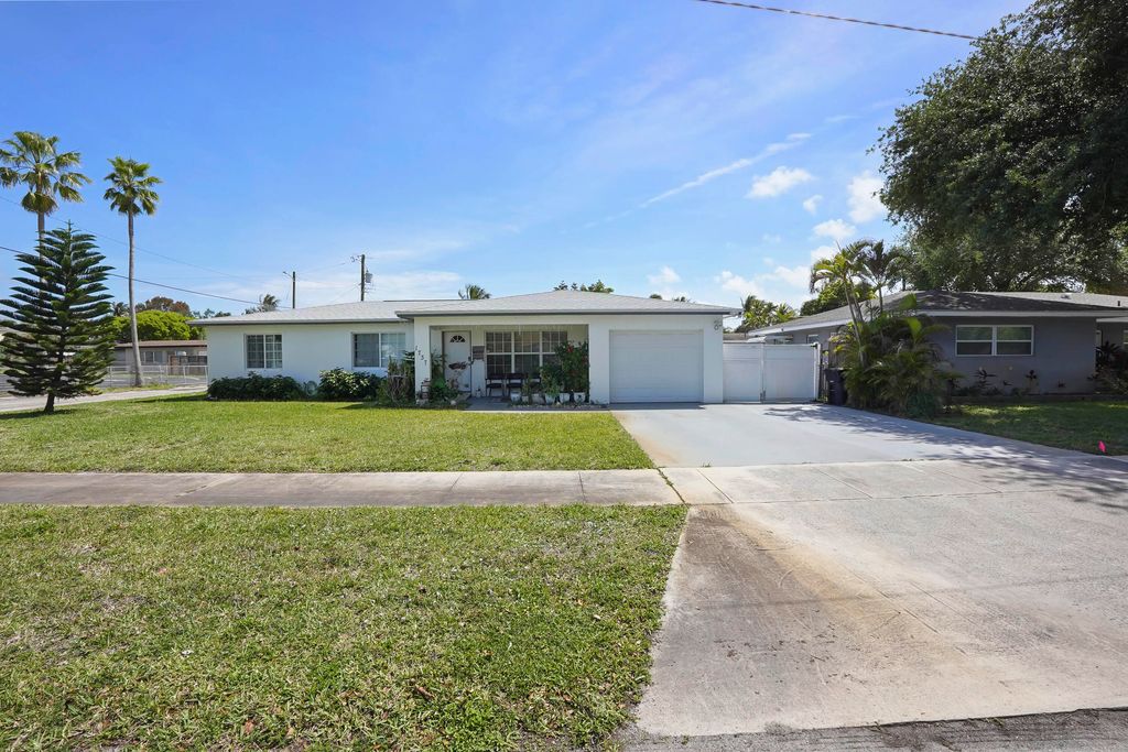 Photo of 1737 N 14th Avenue N, Lake Worth Beach, FL 33460 (MLS # B26016998)