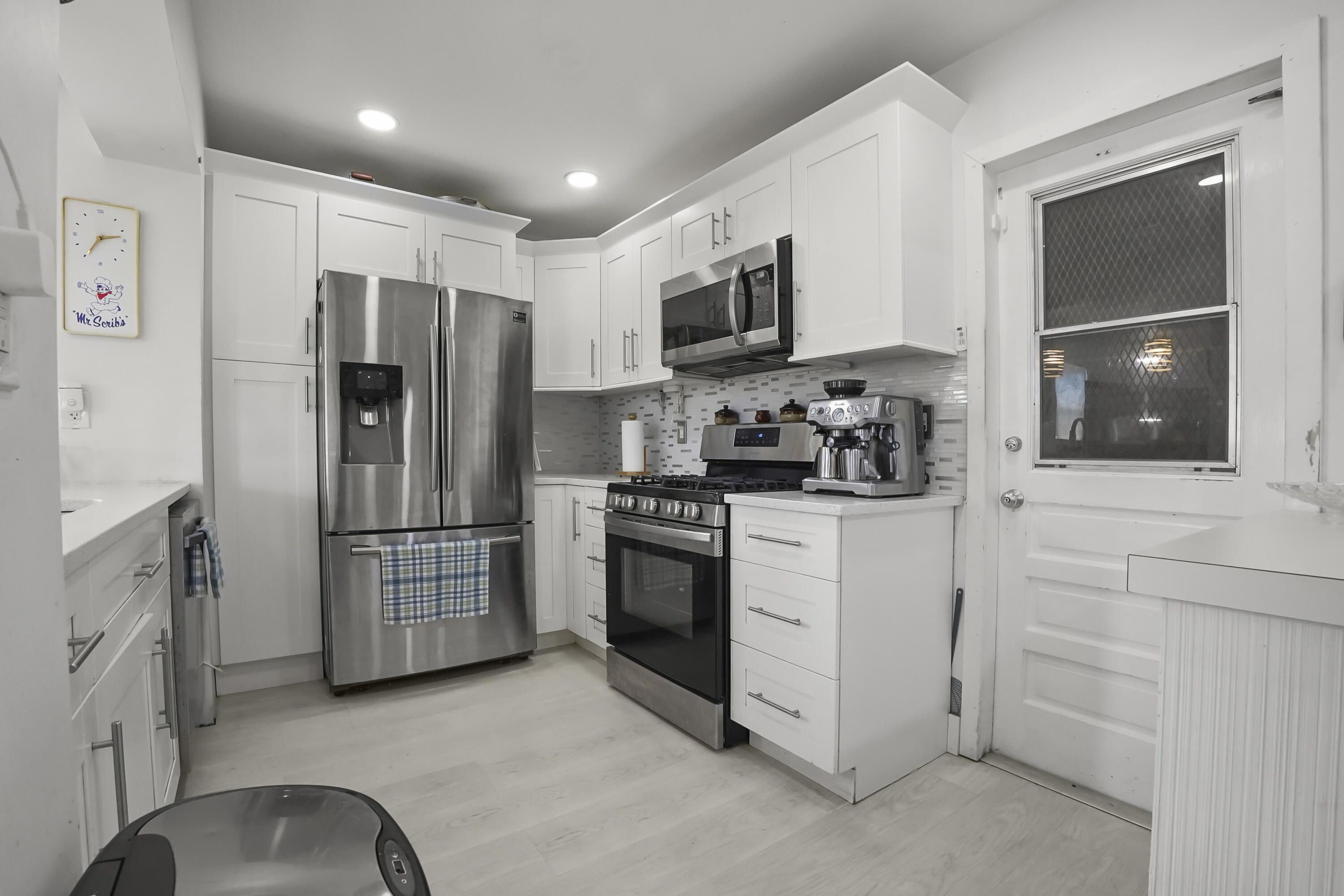 1737 N 14th Avenue N