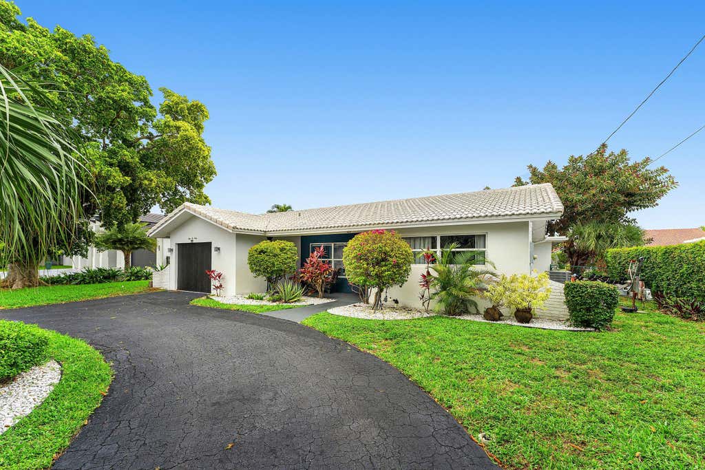 Photo of 5660 Nassau Drive, Boca Raton, FL 33487 (MLS # B26037759)