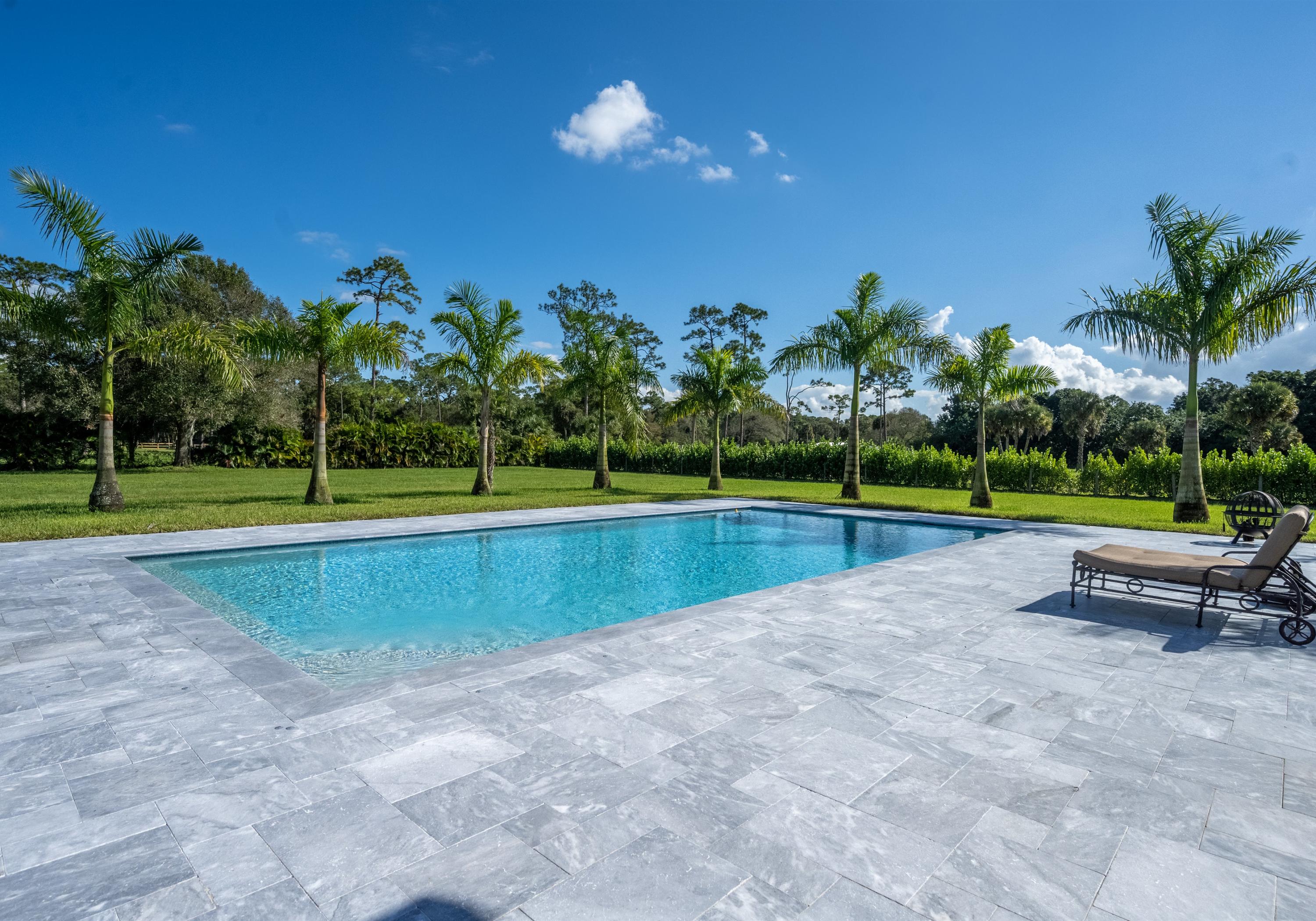 LOXAHATCHEE GROVES - Residential