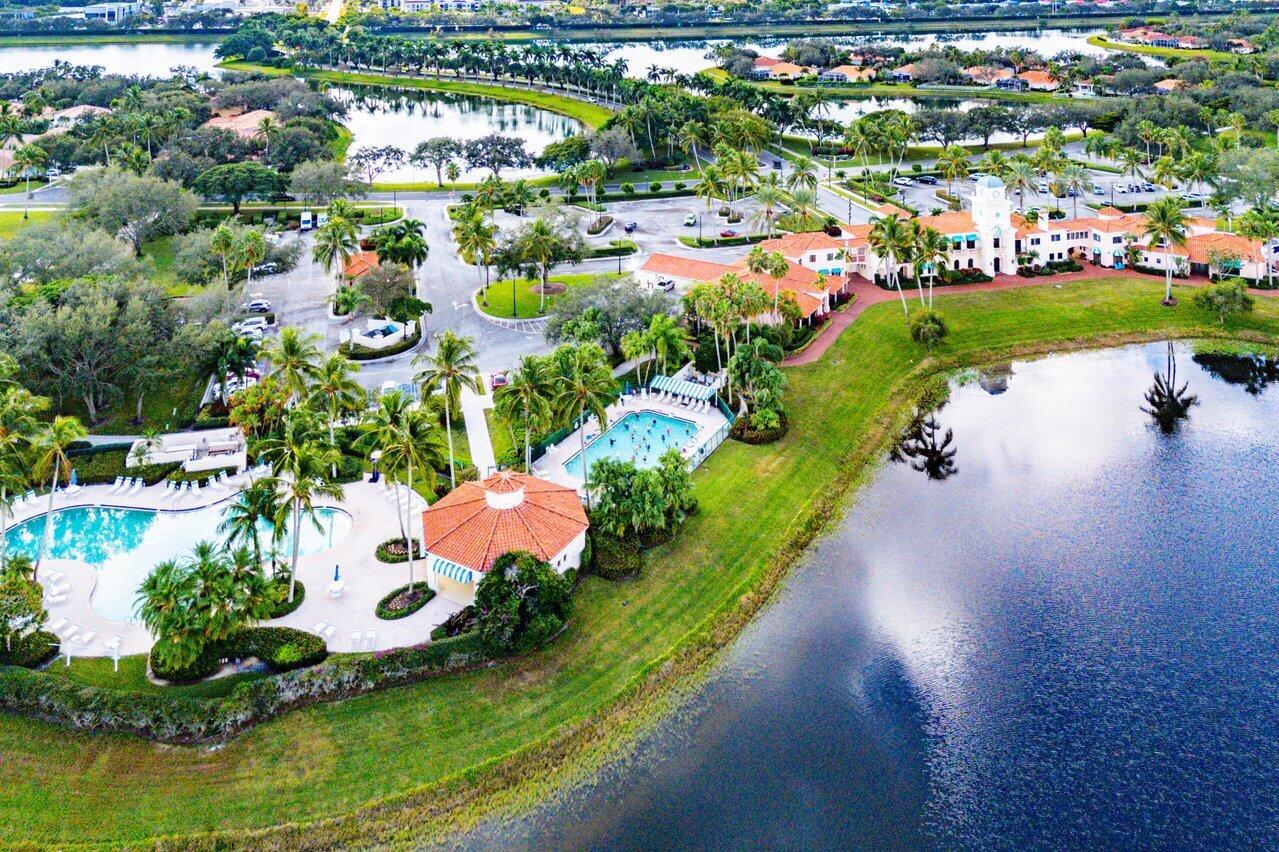 RIVERWALK 12 - Residential