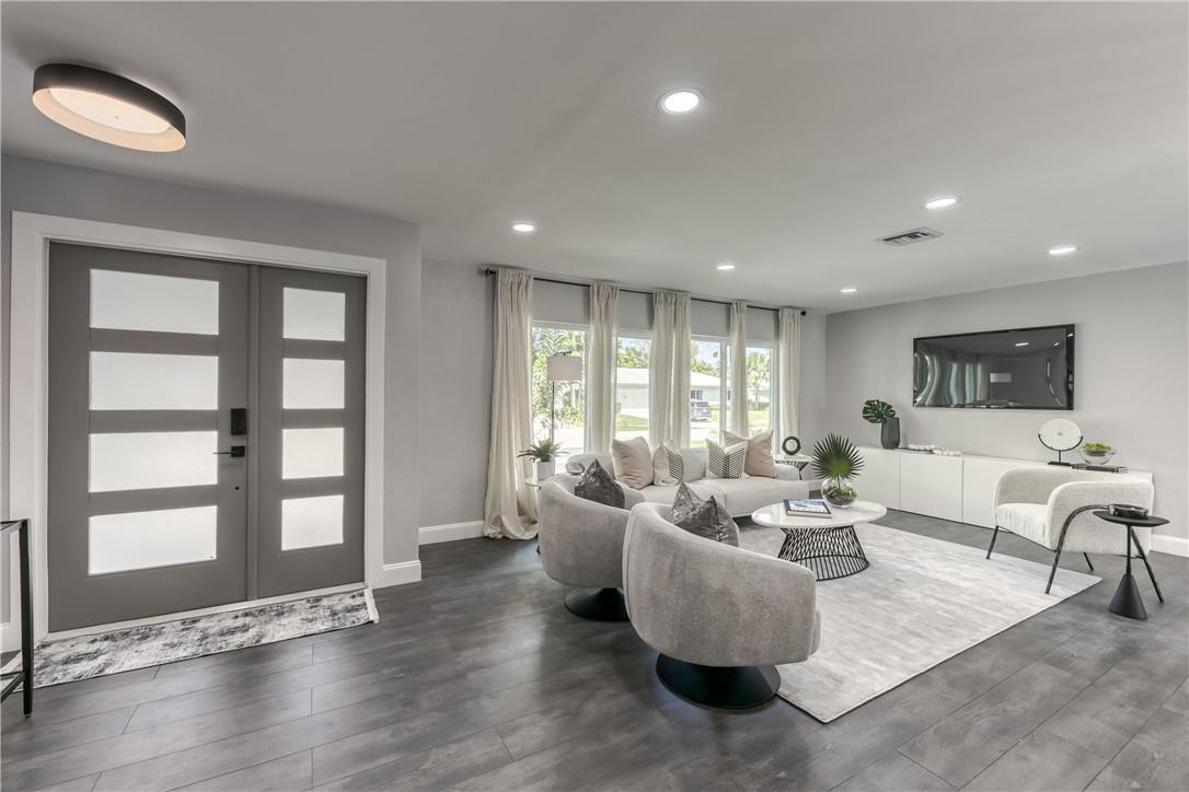 BOCA RATON SQUARE - Residential