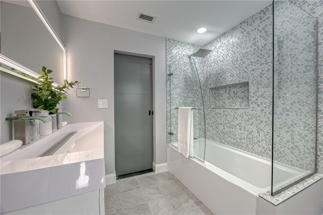 BOCA RATON SQUARE - Residential