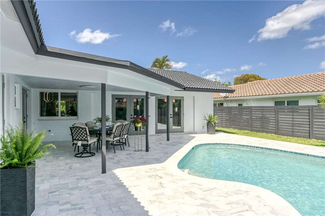 BOCA RATON SQUARE - Residential