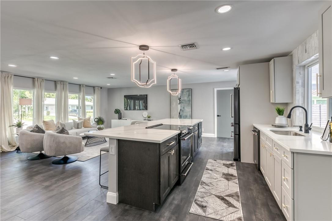 BOCA RATON SQUARE - Residential