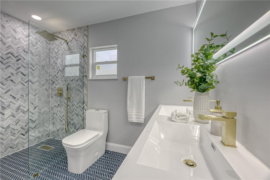 BOCA RATON SQUARE - Residential