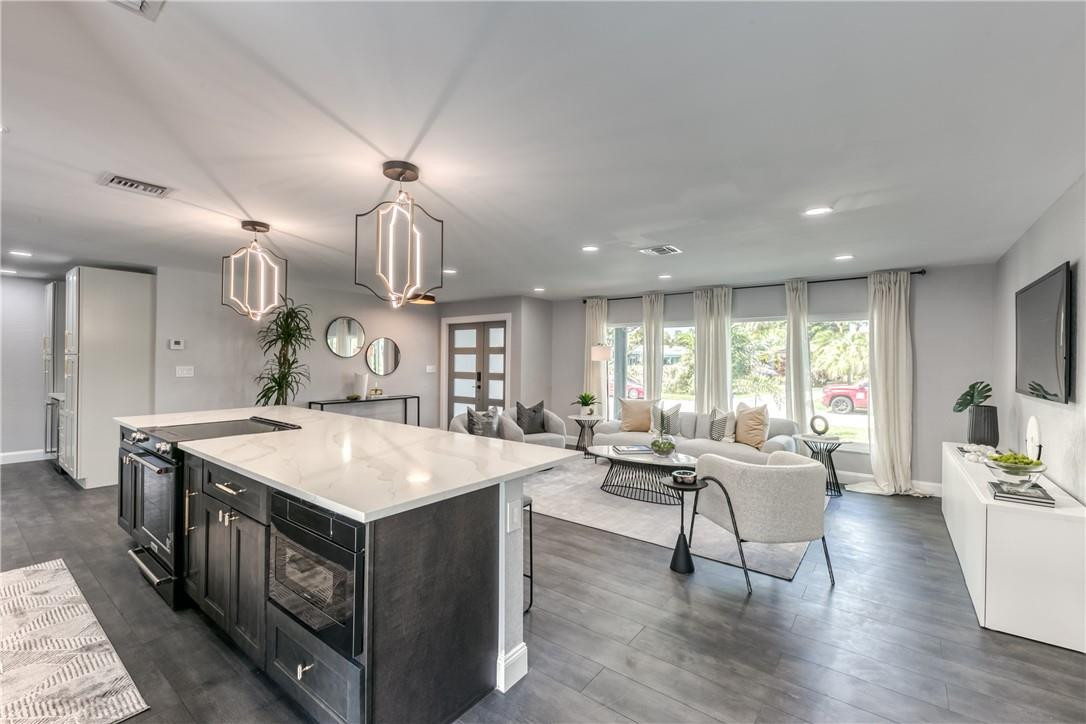 BOCA RATON SQUARE - Residential