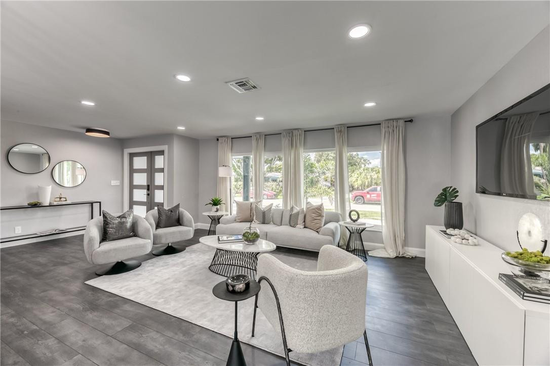 BOCA RATON SQUARE - Residential