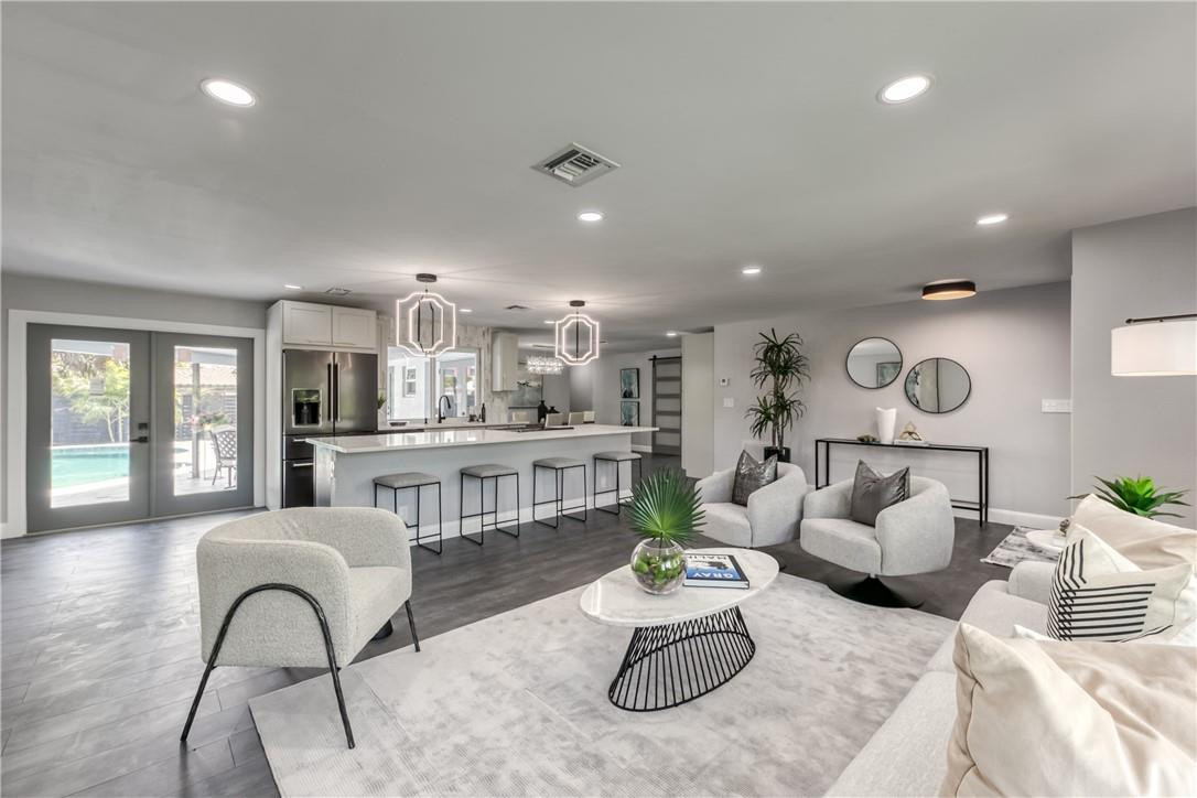 BOCA RATON SQUARE - Residential