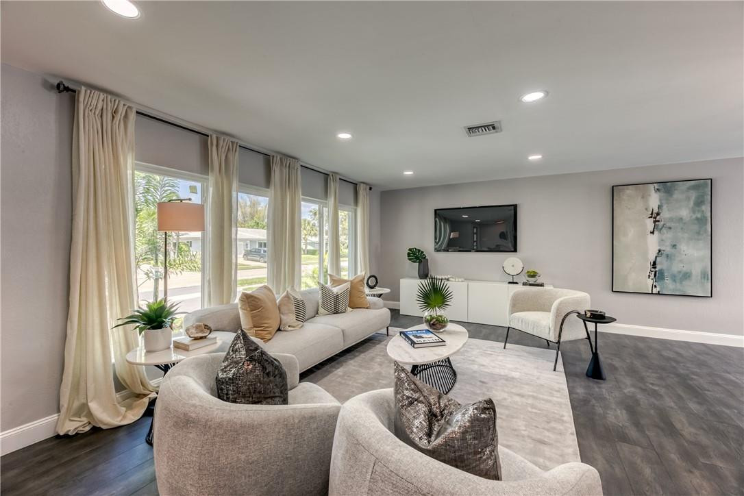 BOCA RATON SQUARE - Residential