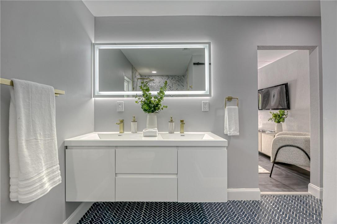 BOCA RATON SQUARE - Residential