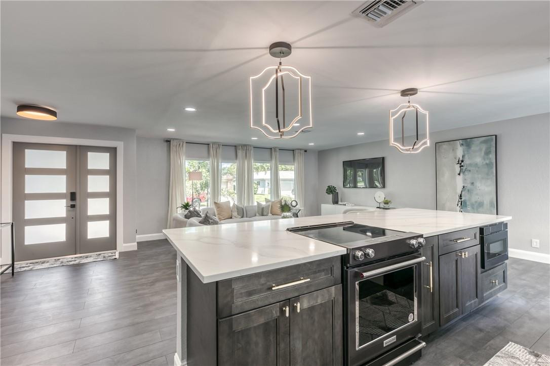 BOCA RATON SQUARE - Residential