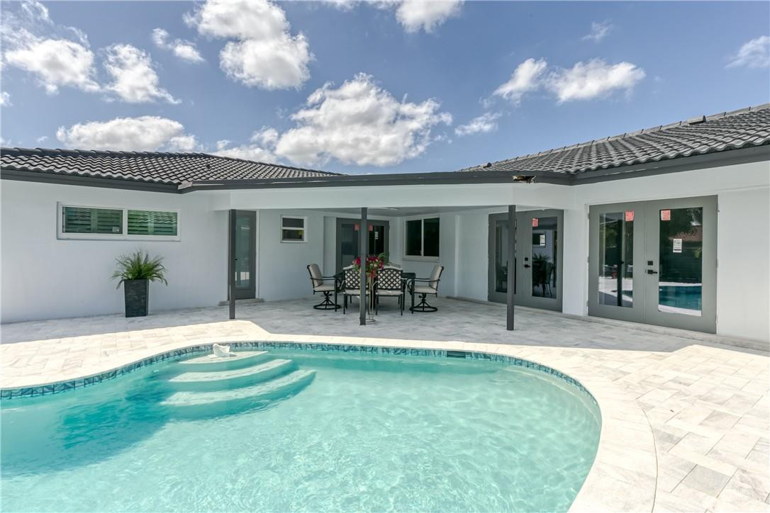 BOCA RATON SQUARE - Residential