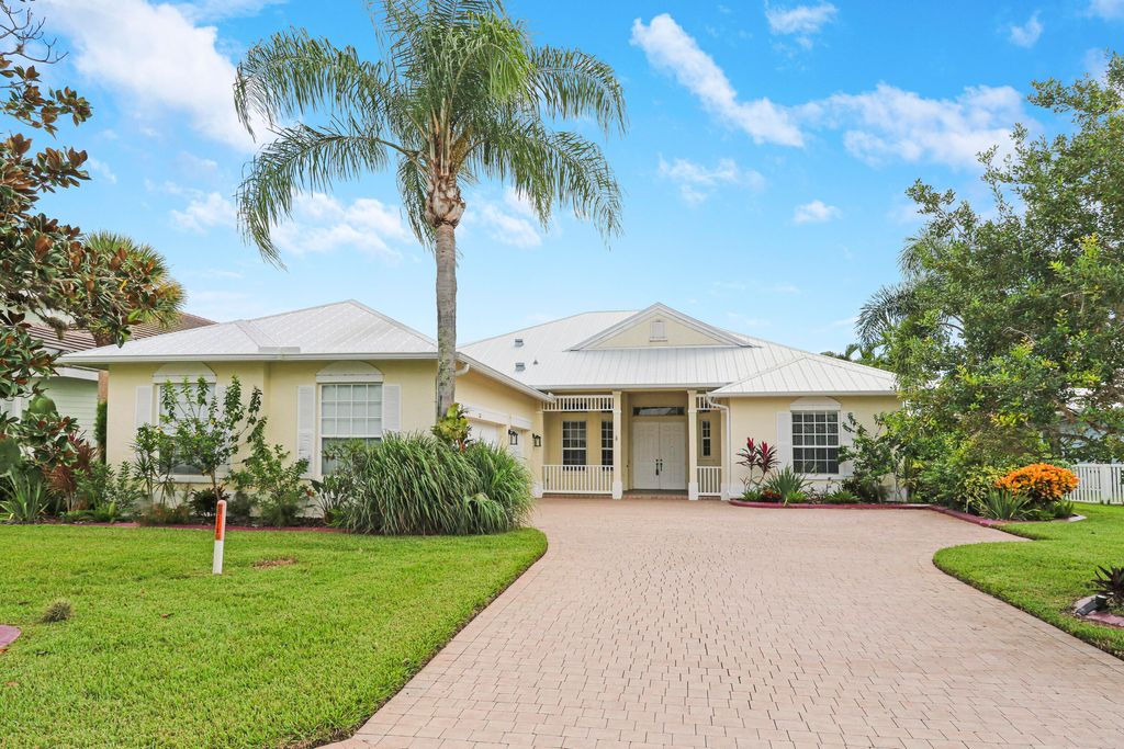 Photo of 152 NW Magnolia Lakes Boulevard, Port Saint Lucie, FL 34986 (MLS # B26002447)