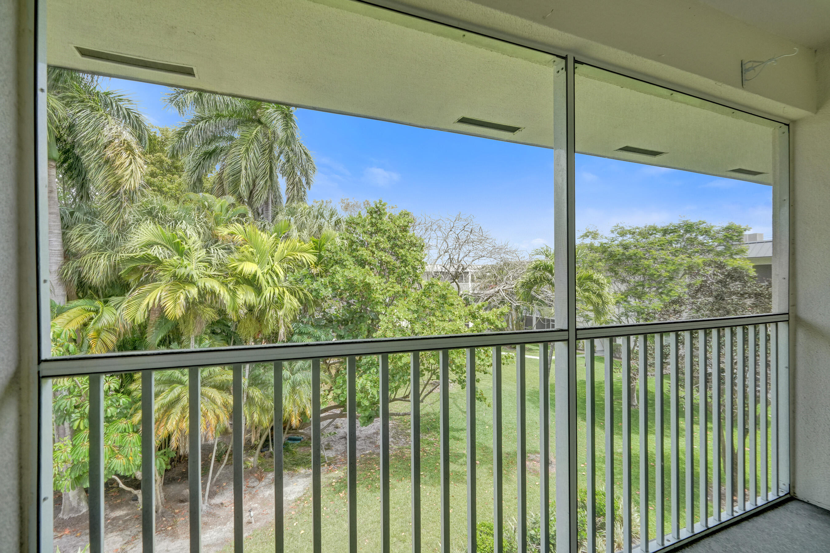 KINGS PARK GARDEN APTS CONDO - Residential