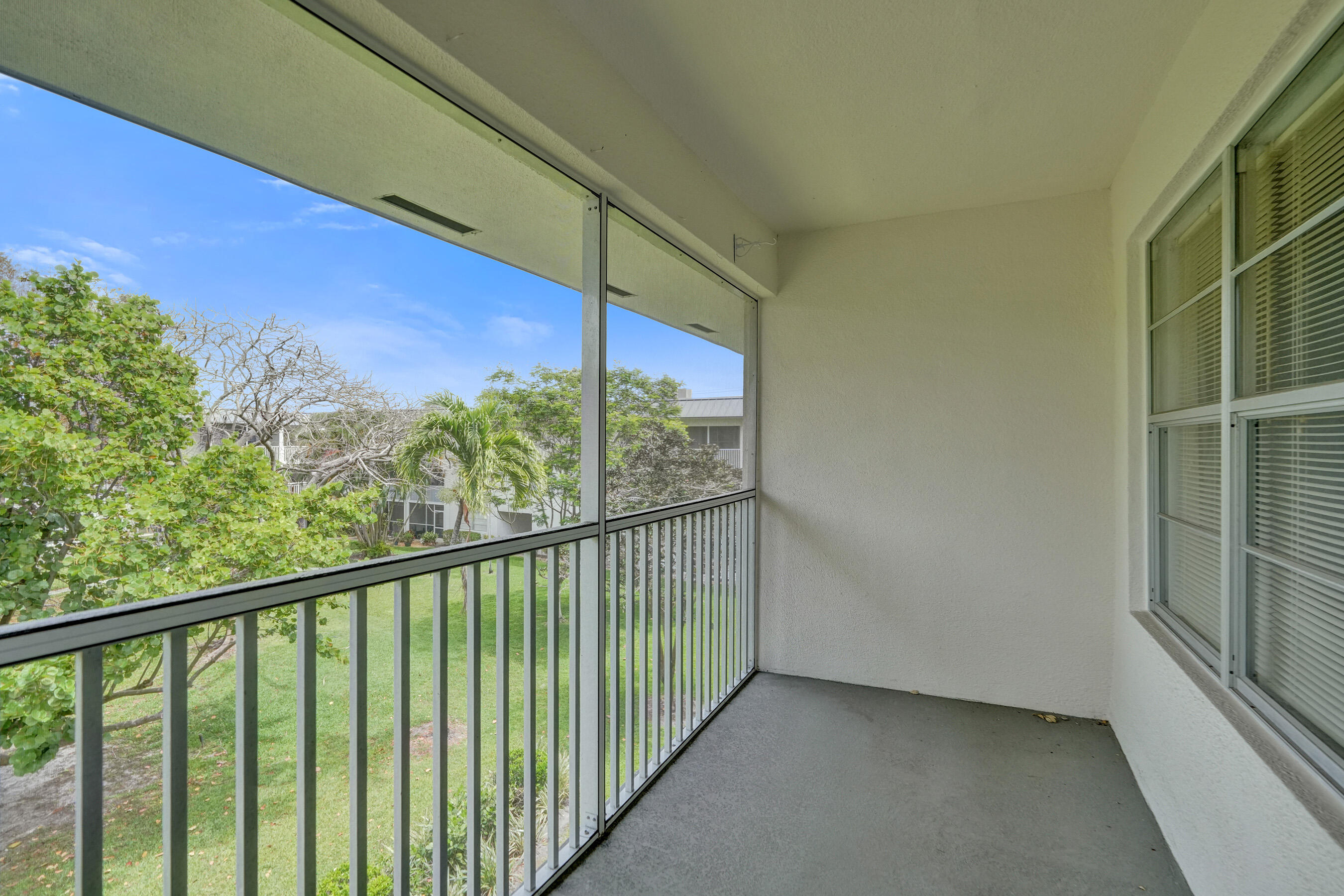 KINGS PARK GARDEN APTS CONDO - Residential