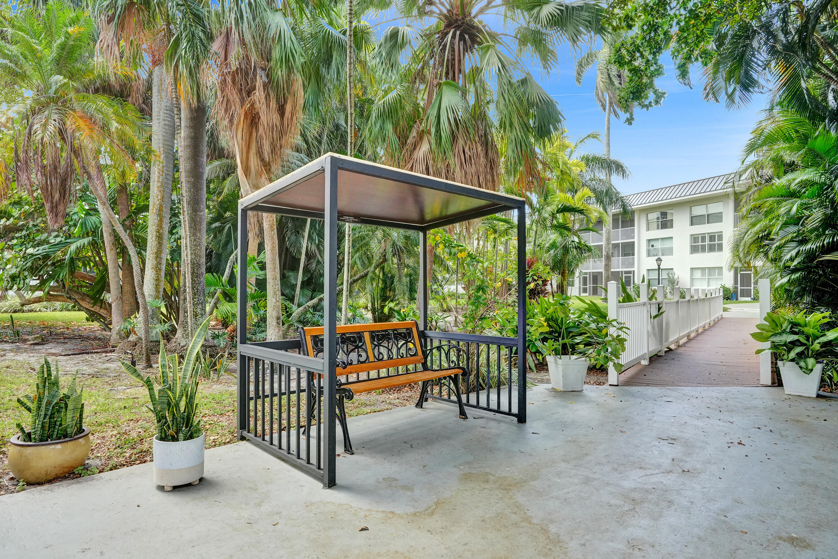 KINGS PARK GARDEN APTS CONDO - Residential