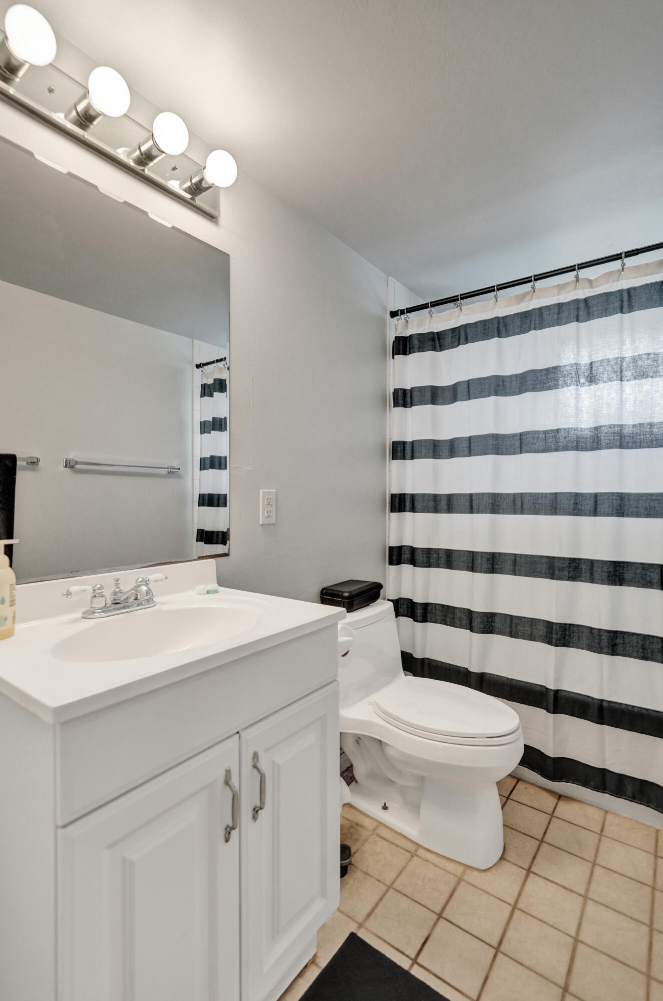 KINGS PARK GARDEN APTS CONDO - Residential