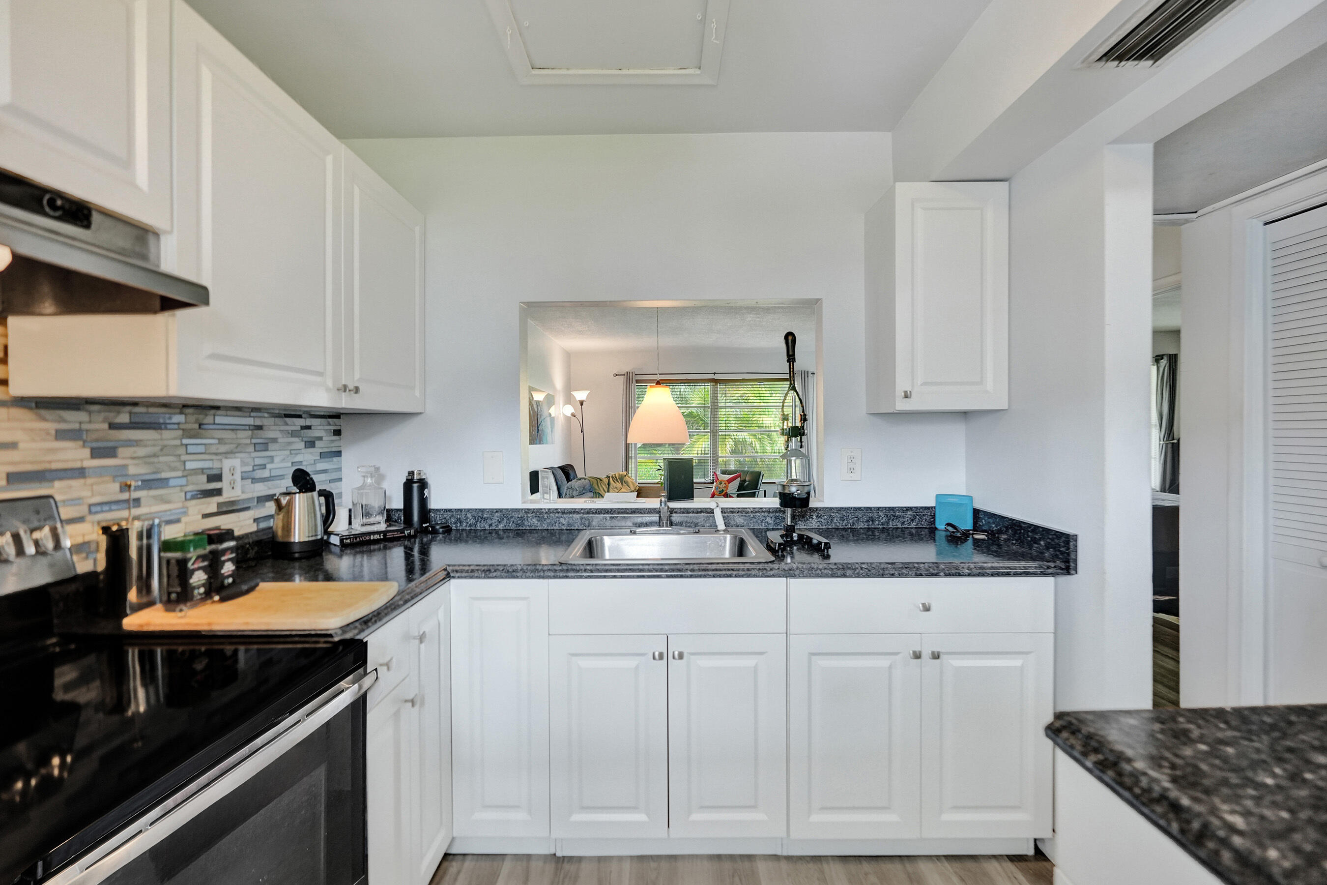 KINGS PARK GARDEN APTS CONDO - Residential