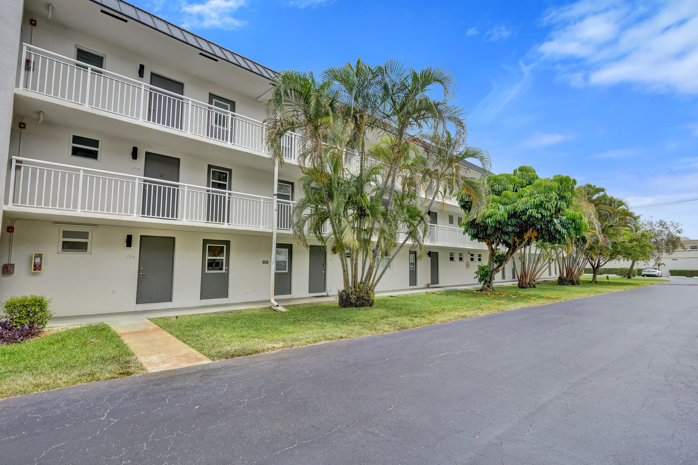 KINGS PARK GARDEN APTS CONDO - Residential