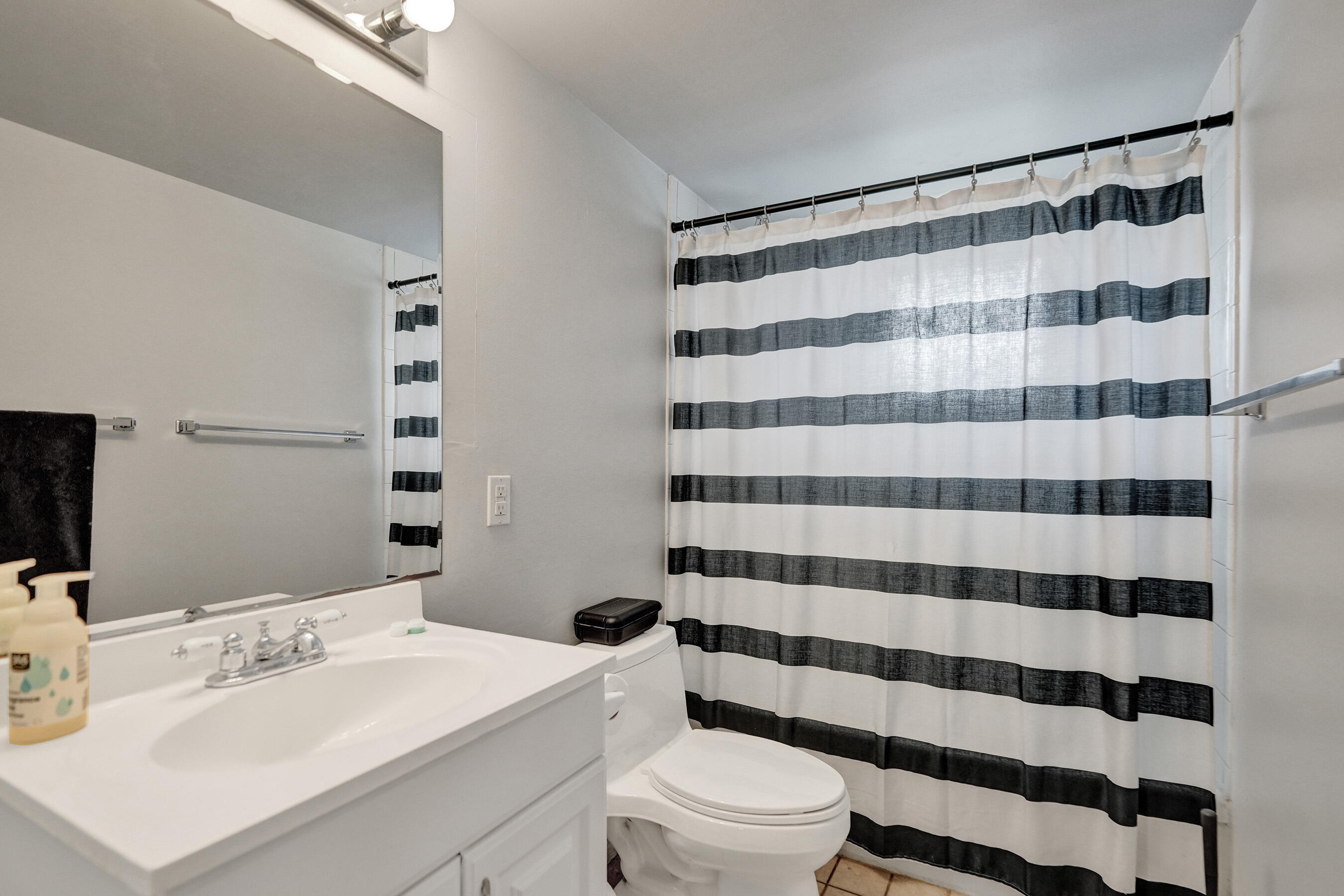 KINGS PARK GARDEN APTS CONDO - Residential