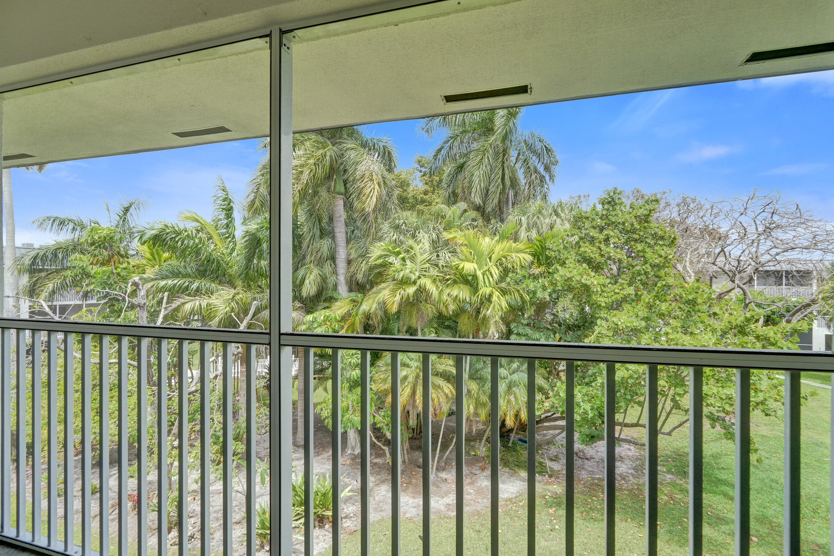 KINGS PARK GARDEN APTS CONDO - Residential