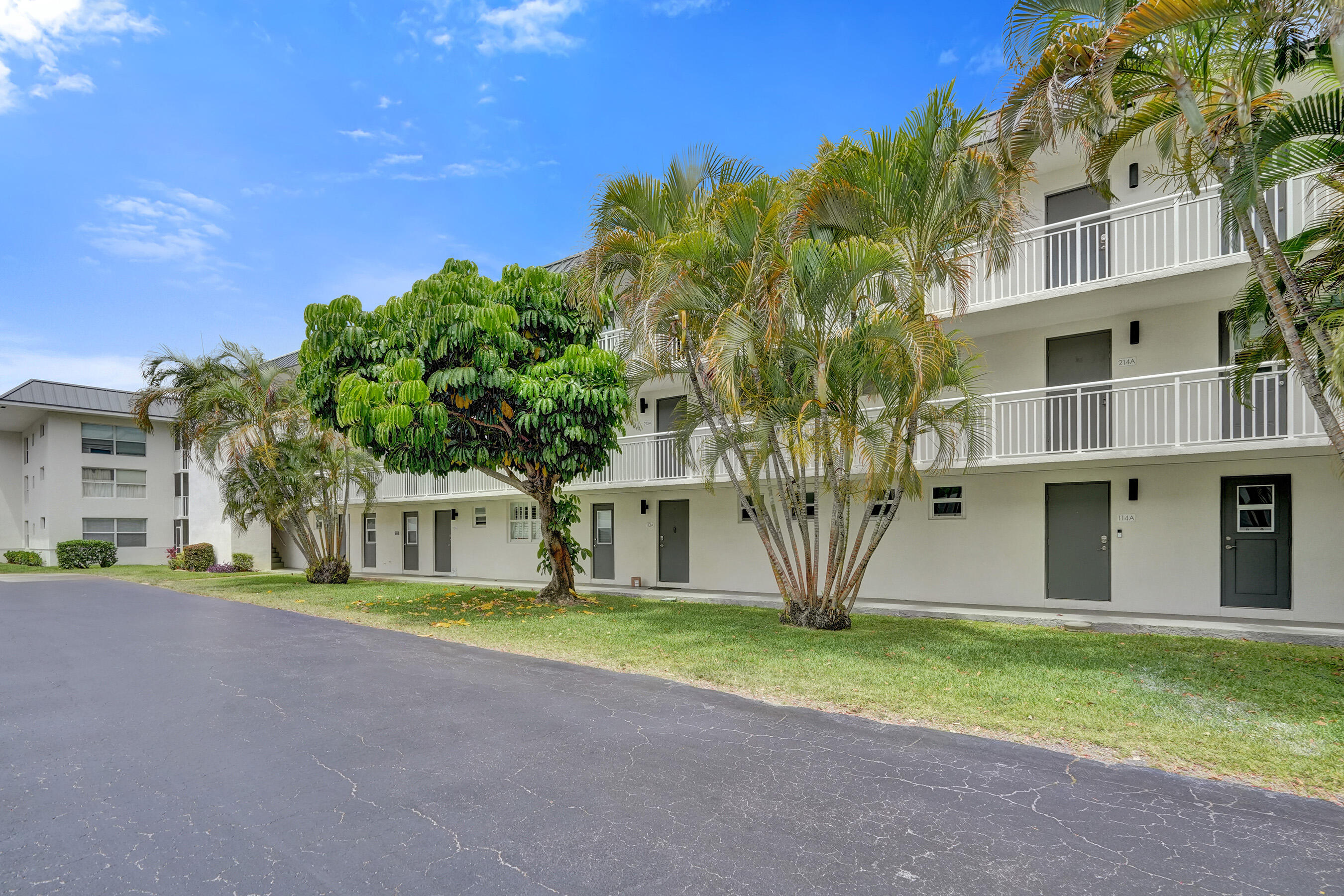 KINGS PARK GARDEN APTS CONDO - Residential