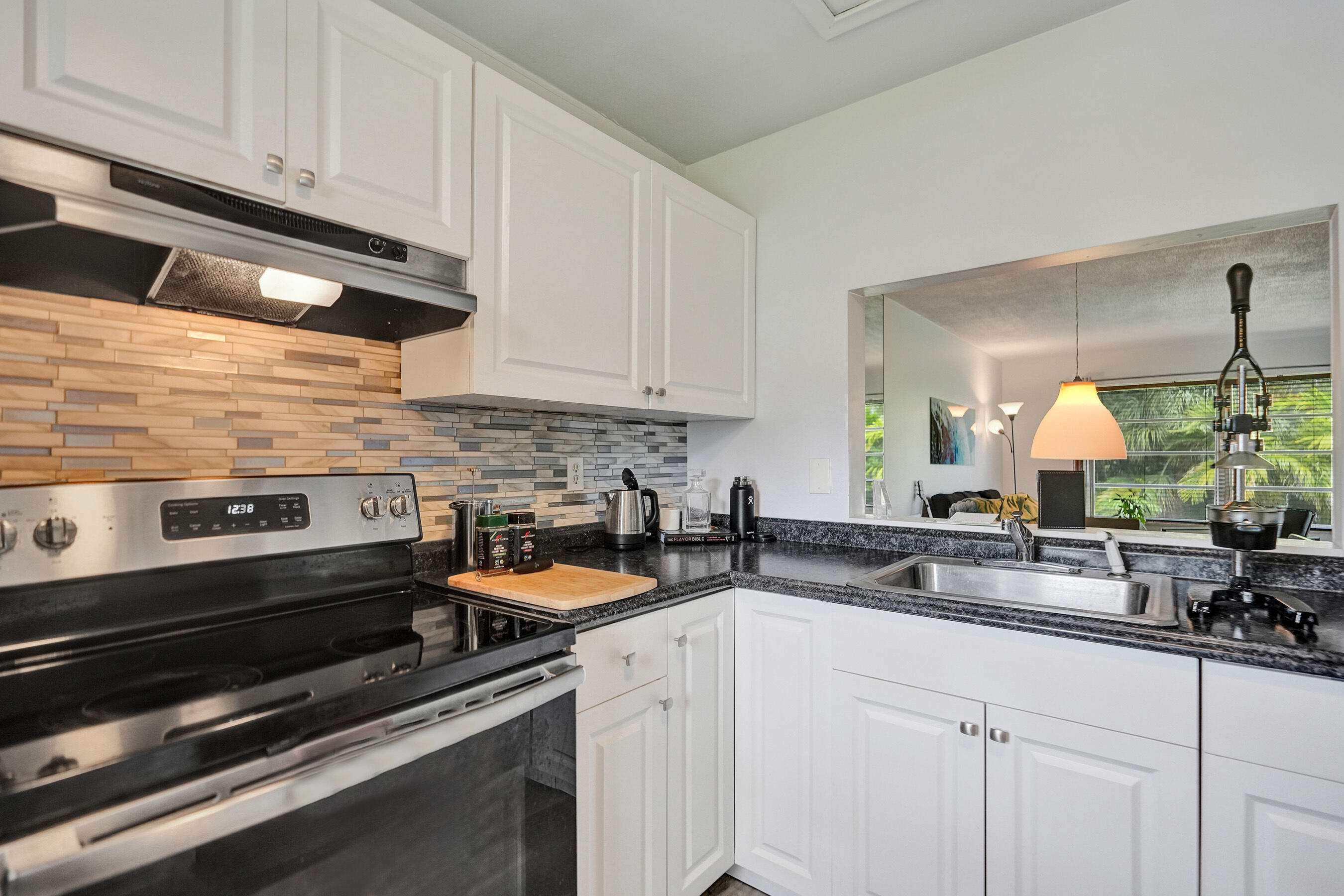 KINGS PARK GARDEN APTS CONDO - Residential