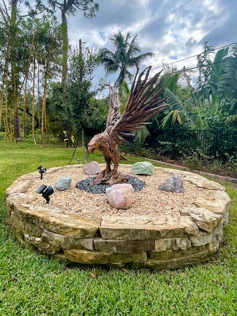 567 SW Hidden River Avenue