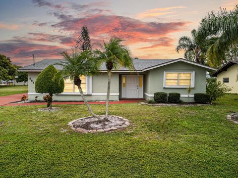 584 SE Greenway Terrace Port St Lucie FL 34983