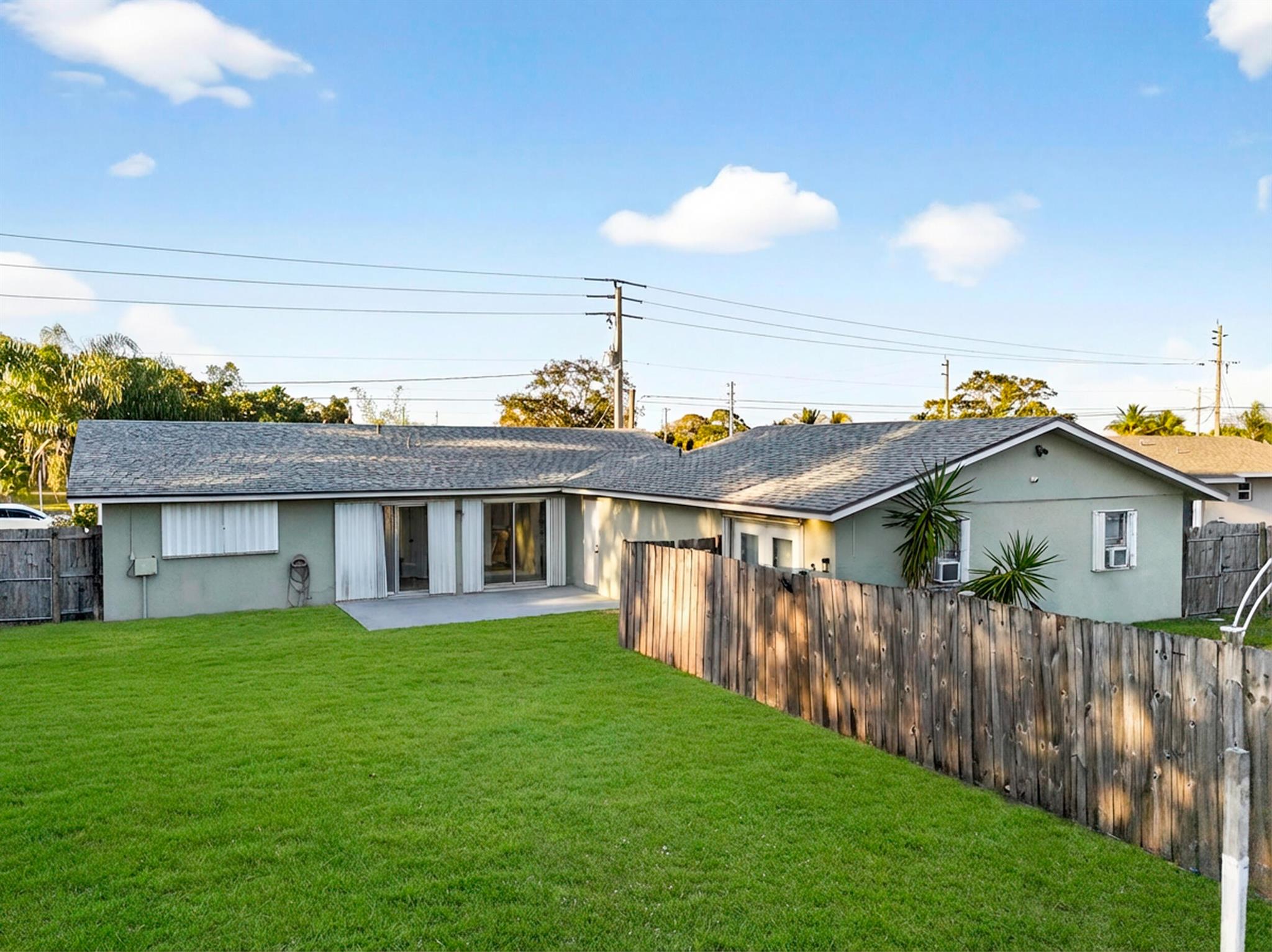 584 SE Greenway Terrace