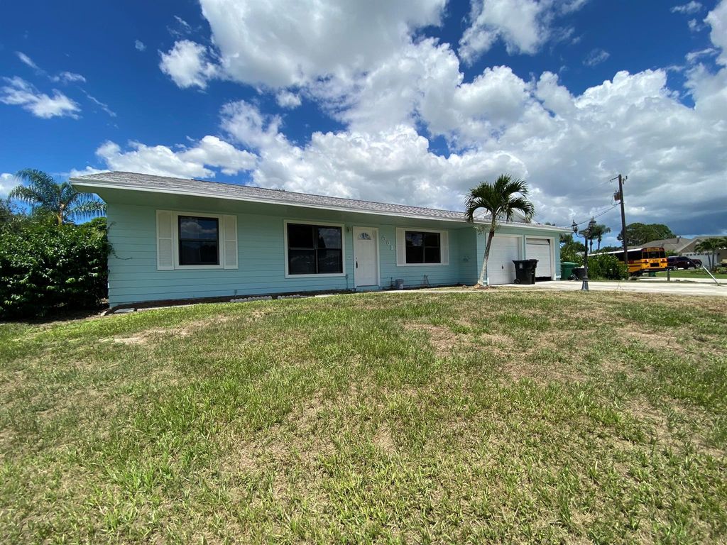 Photo of 601 SE Polynesian Avenue, Port St Lucie, FL 34983 (MLS # R11004317)