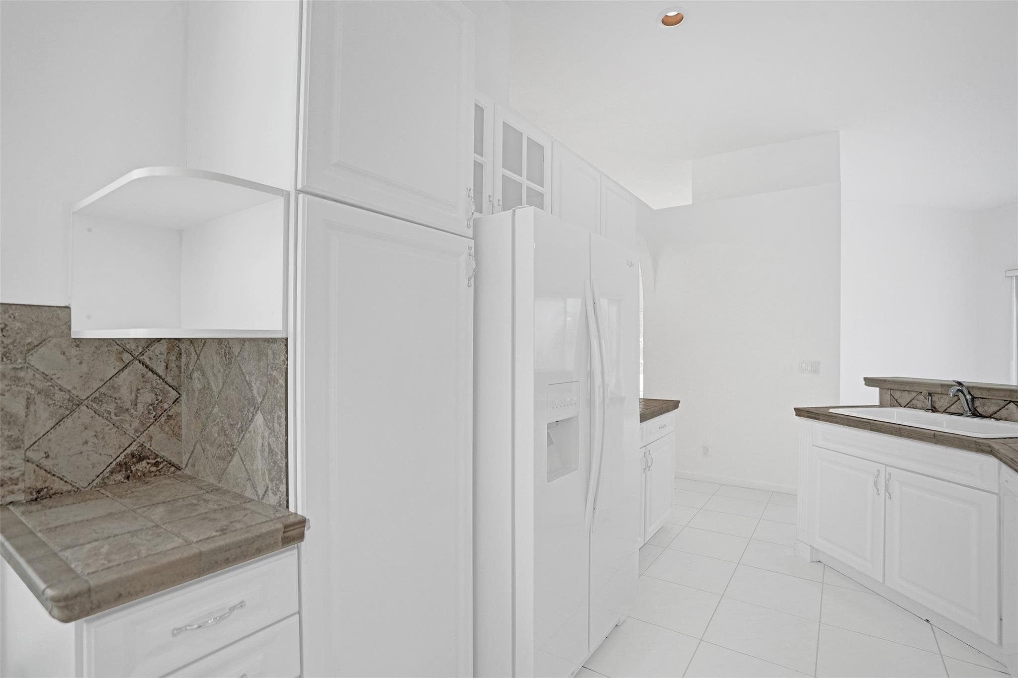 COSTA BRAVA - Residential Lease
