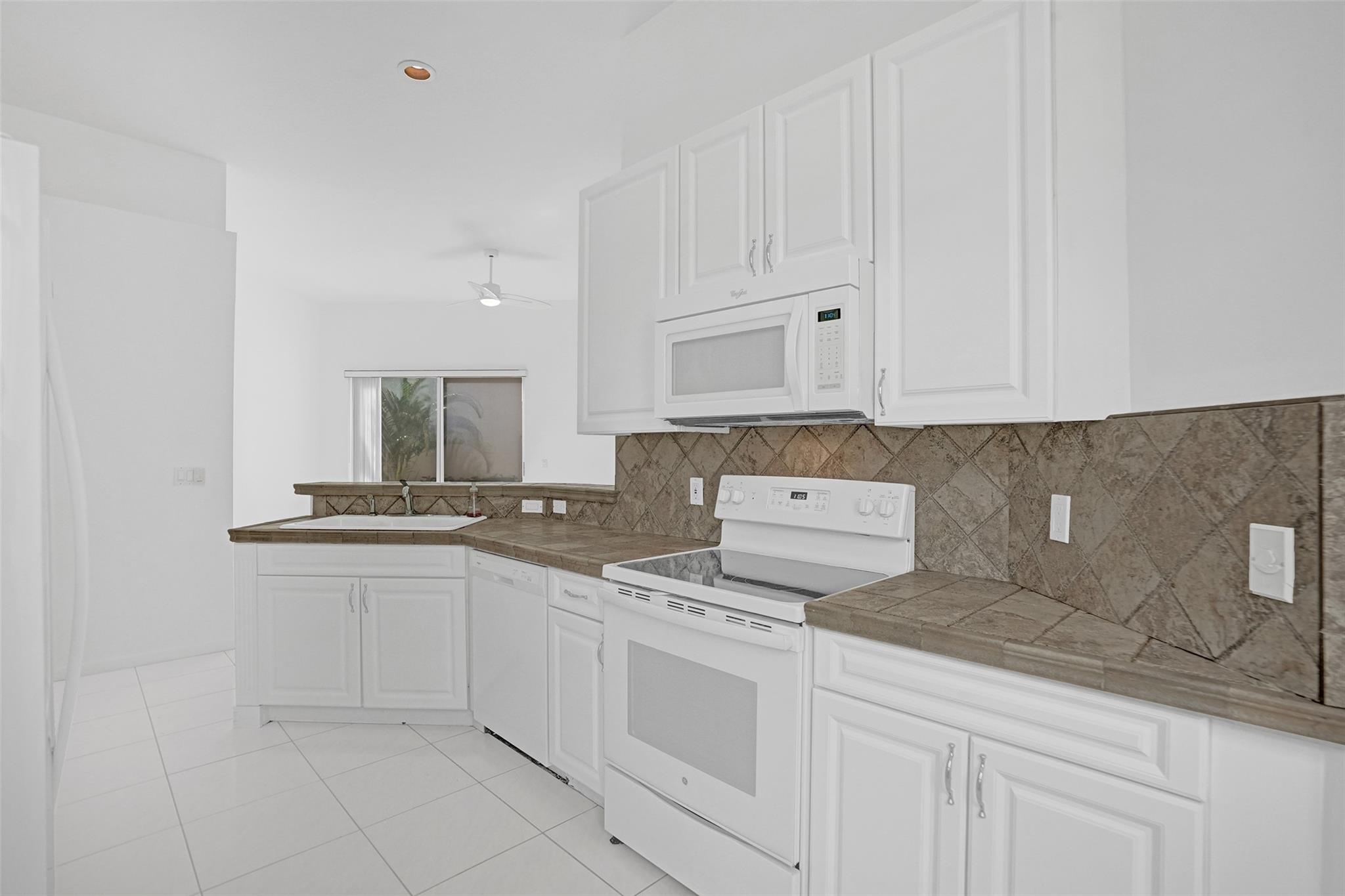 COSTA BRAVA - Residential Lease