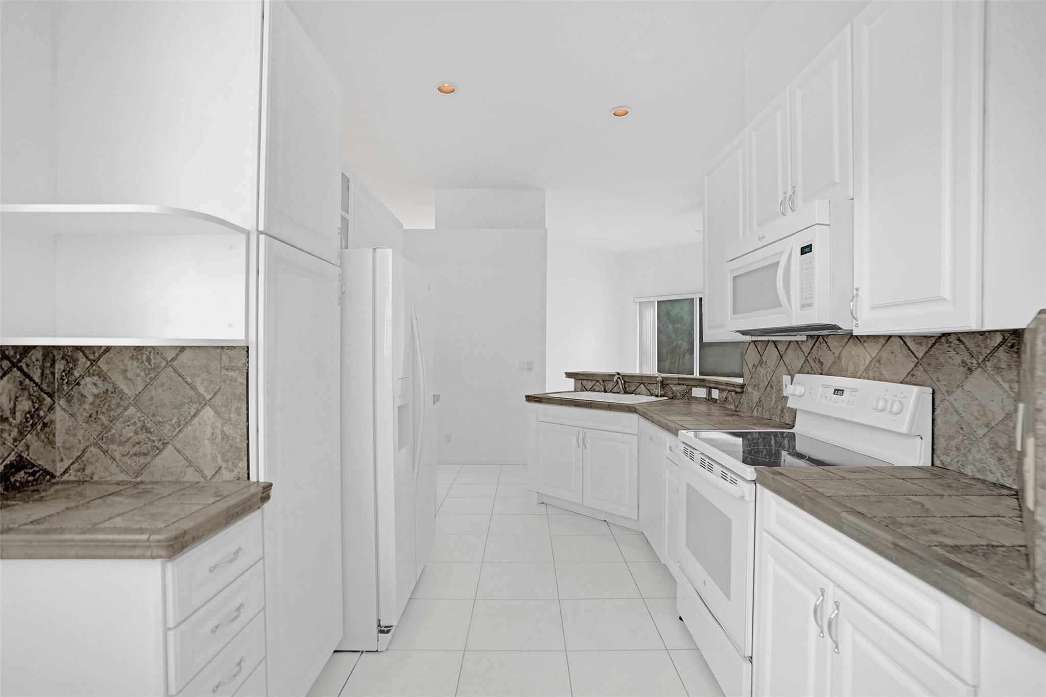 COSTA BRAVA - Residential Lease