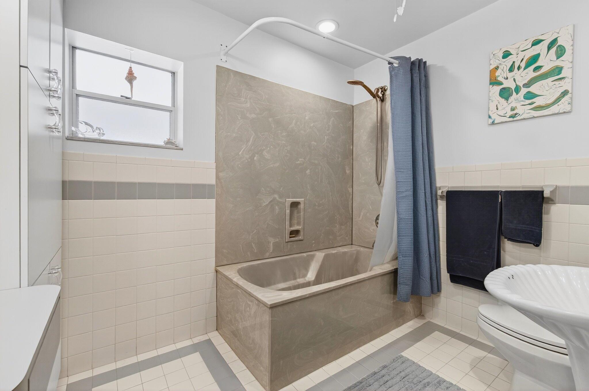 TRADE WINDS ESTS FIRST AD - Residential