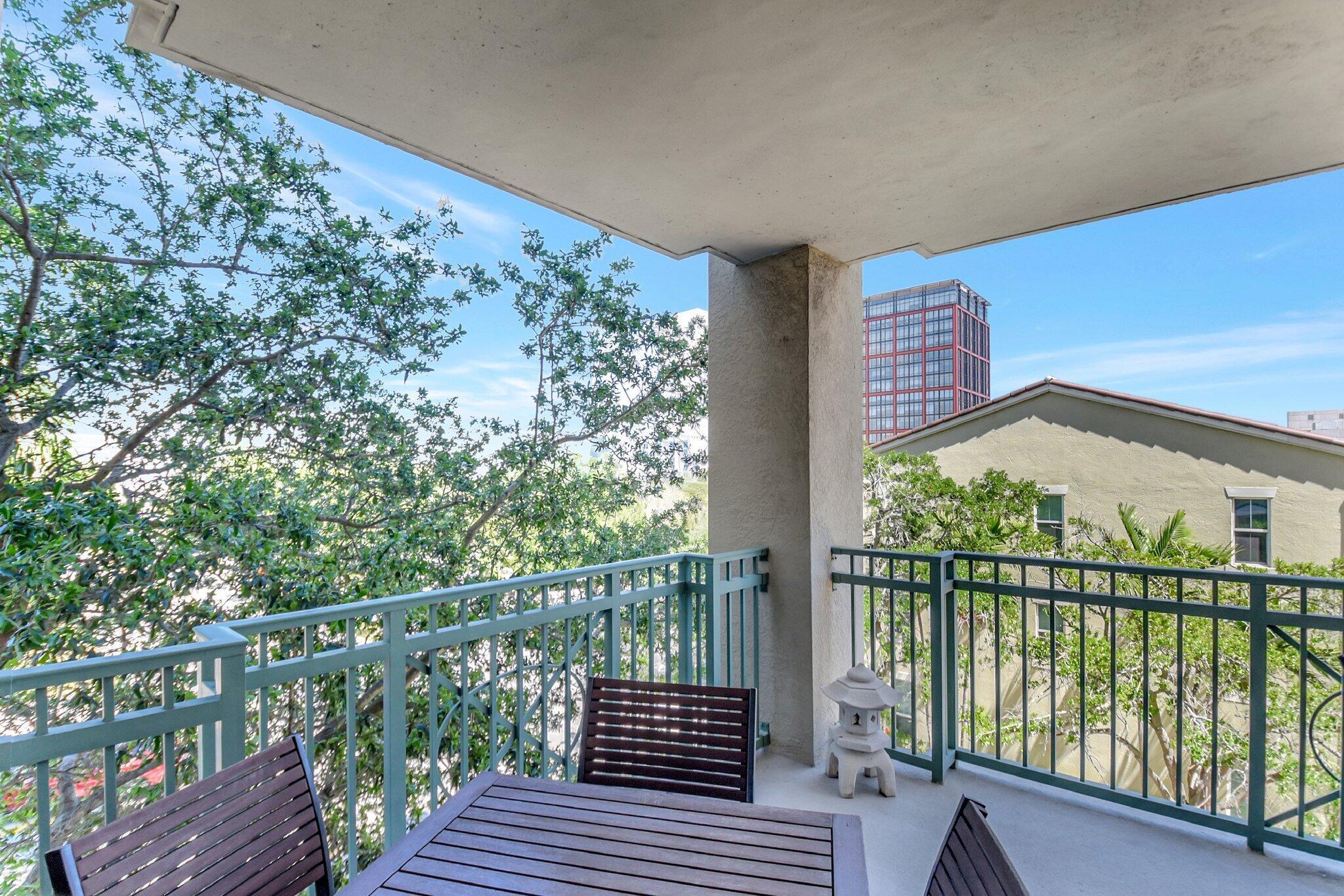 403 S Sapodilla Avenue 305