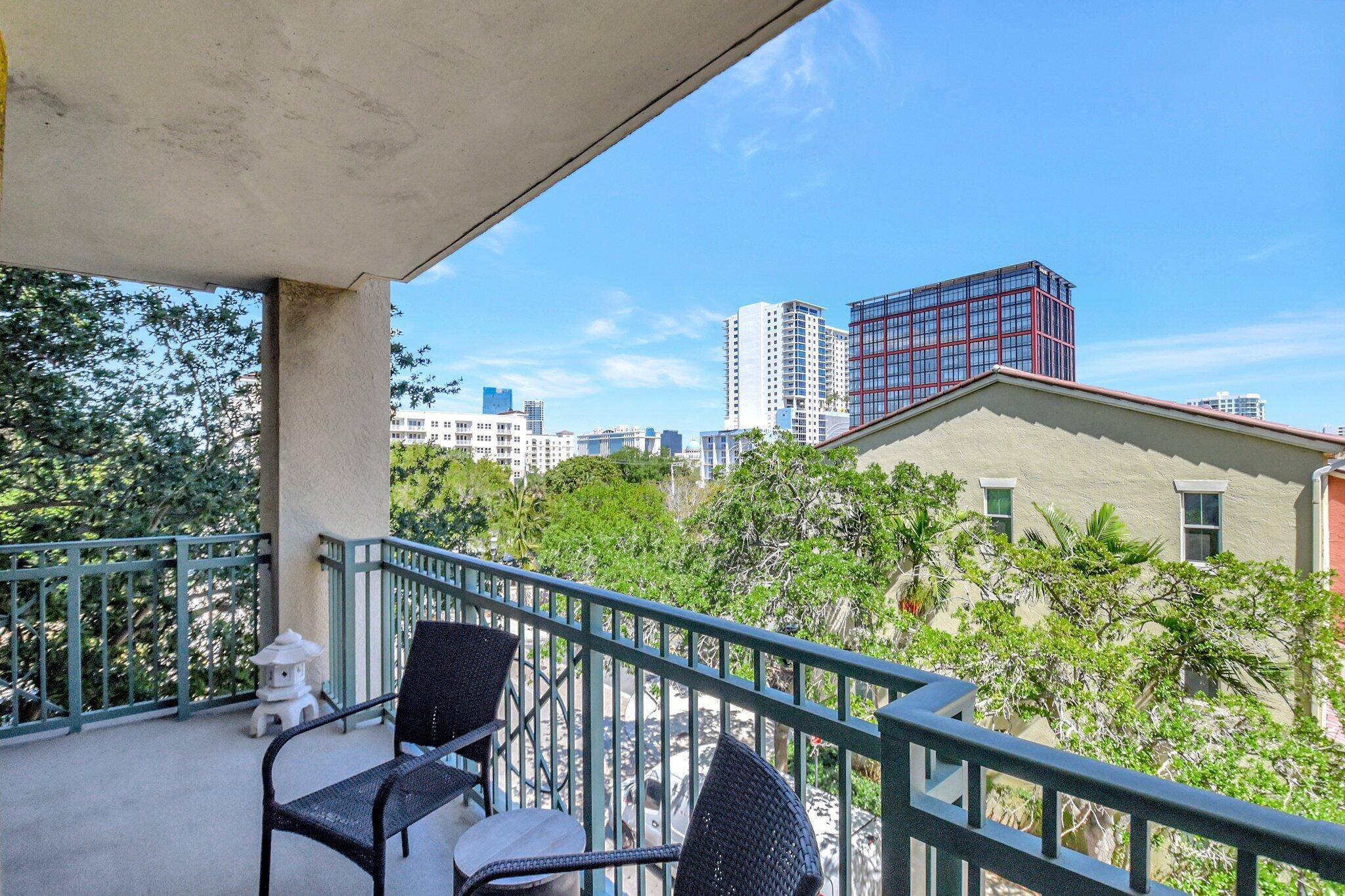 403 S Sapodilla Avenue 305