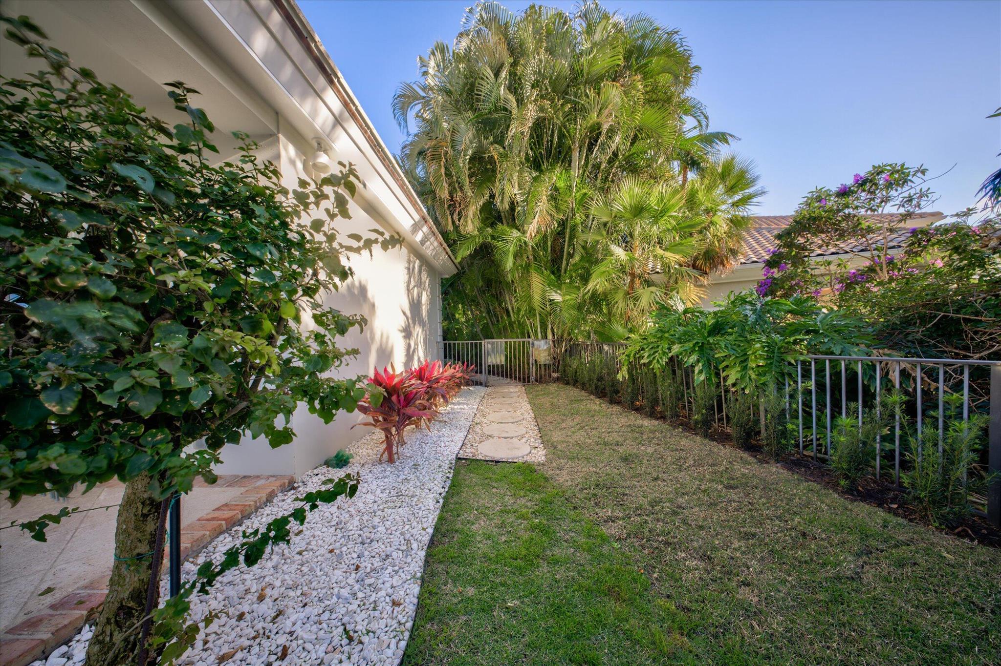 LOXAHATCHEE CLUB AT MAPLE - Residential