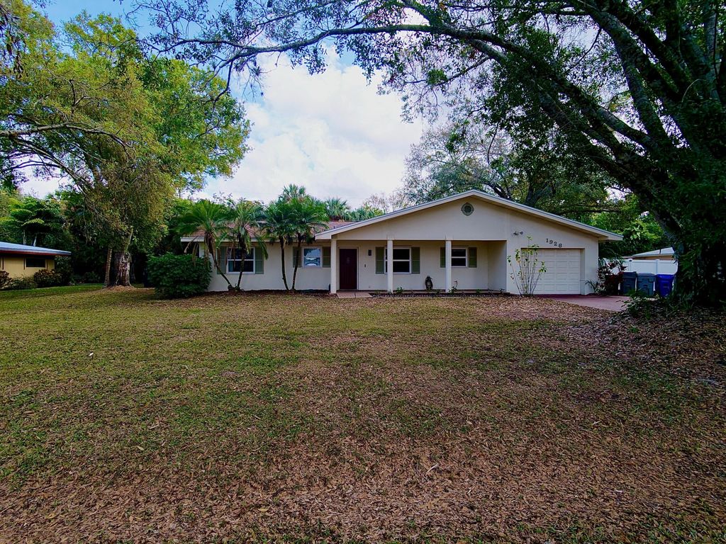 Photo of 1926 71st Avenue, Vero Beach, FL 32966 (MLS # B26013141)
