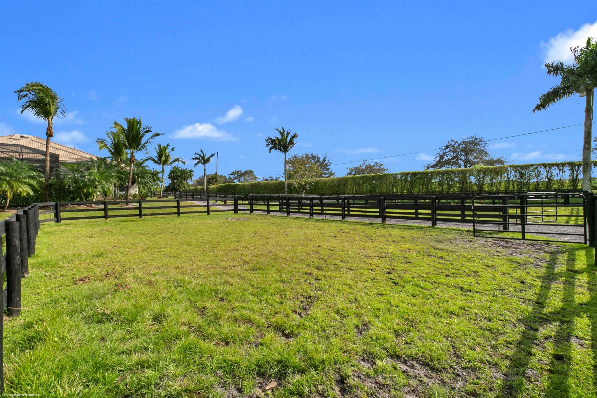 PALM BEACH POINT EAST - Residential